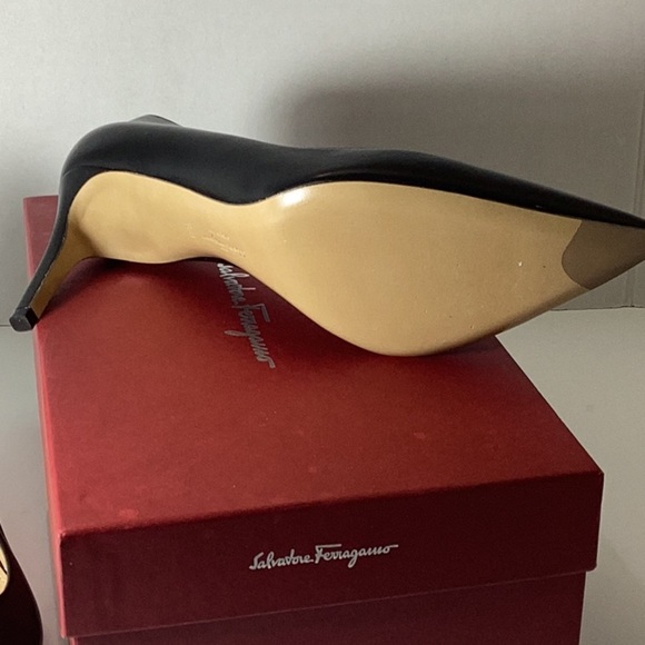 Salvatore Ferragamo Black Leather Women's Pumps - Picture 9 of 11